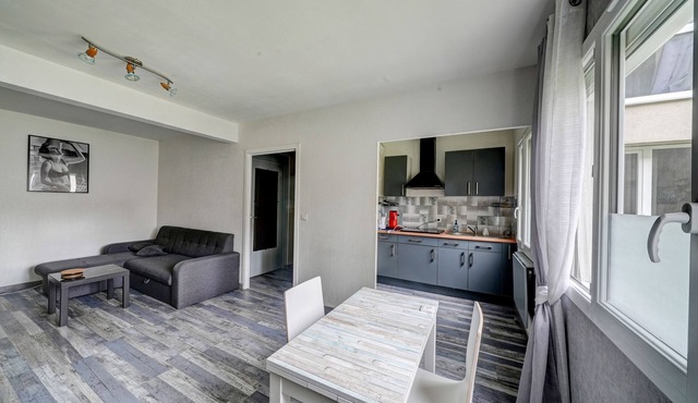 Very quiet apartment right in the center of town