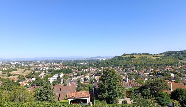 Very quiet apartment with exceptional view near Clermont Ferrand, Vulcania