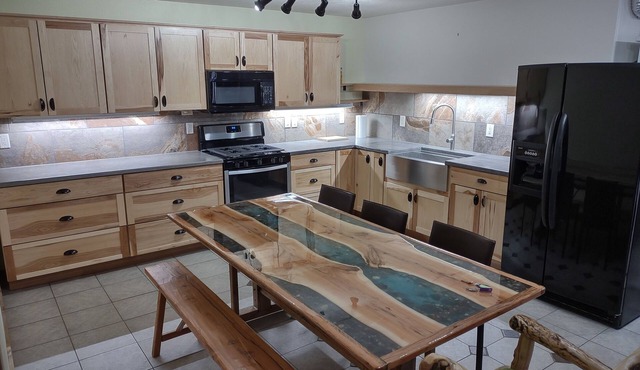 Very quiet ground floor basement apartment in the country, big outdoor space,!