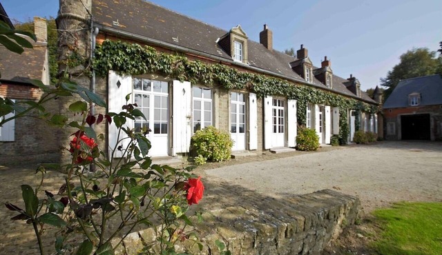 Very quiet place with view, luminous house, 6 Km from the Beach