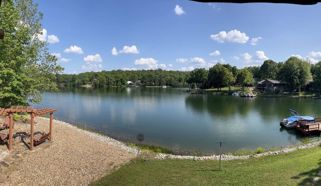 Very quiet retreat. Enjoy Lake Chanute. Bring your canoe or kayak.