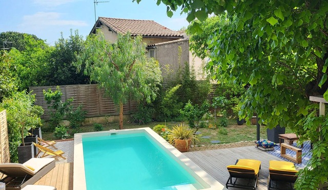 Very quiet townhouse renovated garden pool