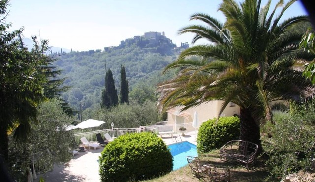 Very quiet villa, ideally located, great views ! Perfect holidays