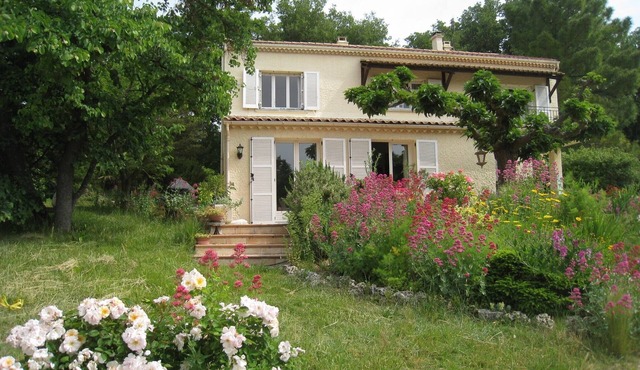 Very quiet villa in Provencal Drôme, private fenced swimming pool of 10 m