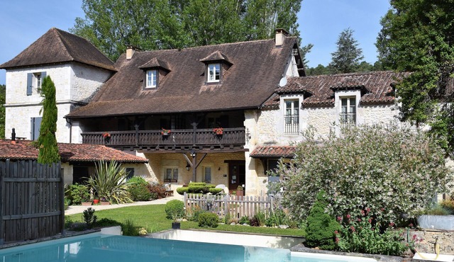 Very spacious garden apartment near swimming pool Grand Périgueux