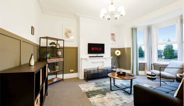 Very Spacious 3br House With Parking nr City Cntr