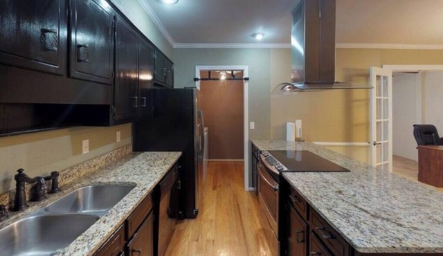 Very Spacious 3 Bedroom/3 bath townhome- 2000 sq ft.