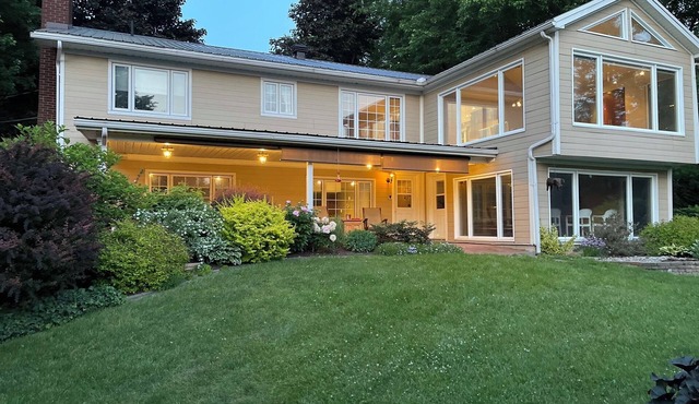 Very spacious and beautiful country house on the waterfront