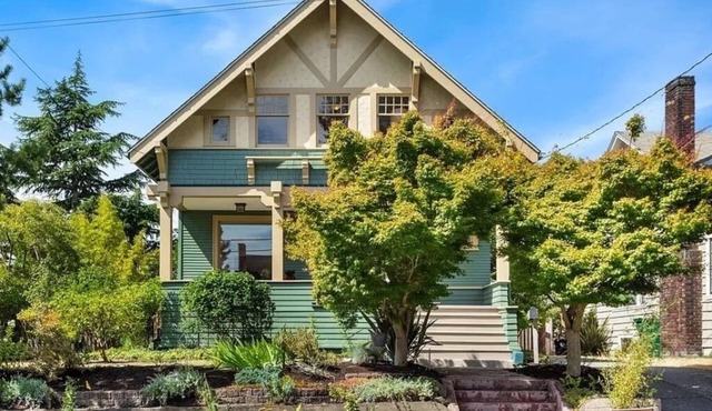 Very spacious Apt in heart of Wallingford