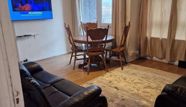 Very Spacious. Clean and Central With Good Transport Link