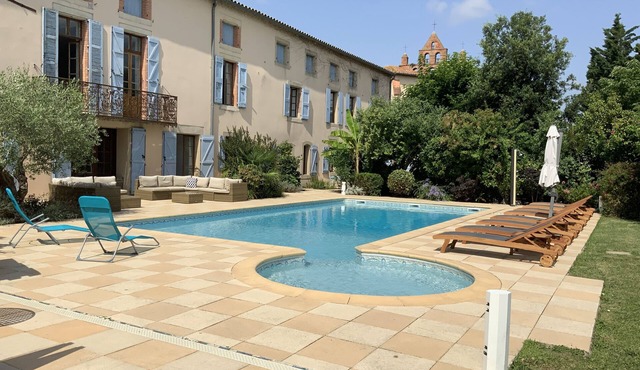 Very spacious House, Heated Pool, Tennis Court, Games Room, 2 acres of garden