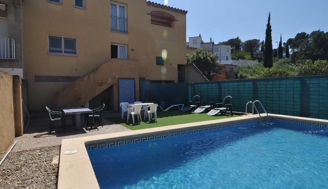 Very spacious house with private pool, Barbecue and Wifi