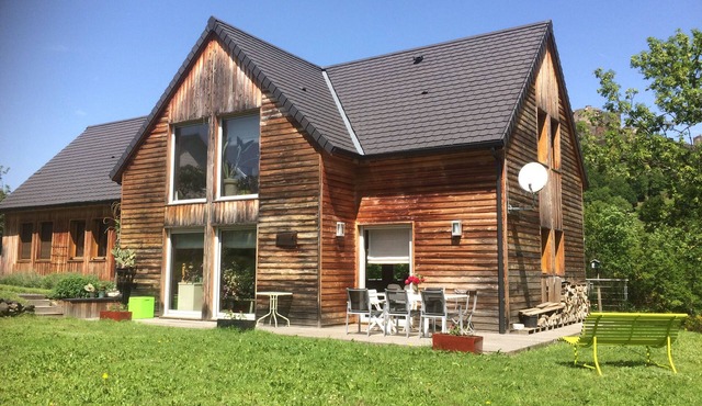 very spacious house with terraces, large gardens and sauna