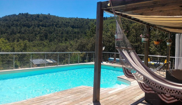 Very spacious wooden villa with private pool in the heart of green Provence