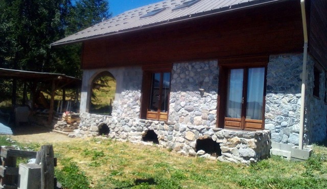 Very sunny chalet at the foot of the slopes, the Ecrins and the paragliding departure point!