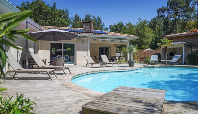 Very well equipped villa with heated swimming pool