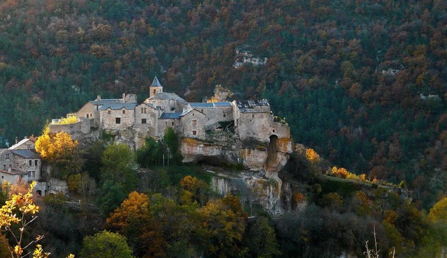 Very well equipped 3* Gîte in Cantobre with Valley views you'll never forget