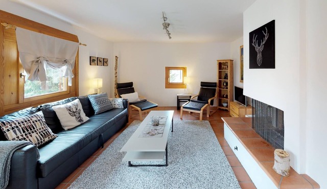 Very well located apartment house in the favorite and quiet Salet area.