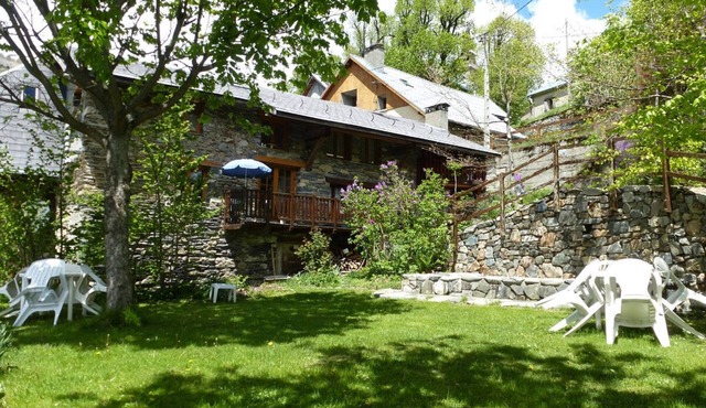 Very well located house, 30 mn from ALPE D'HUEZ garden 150m², view on the valley
