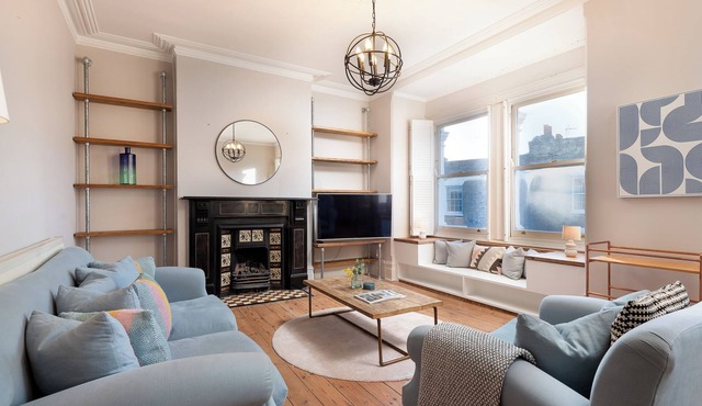 VESTO Three Bedroom Apartment in Clapham