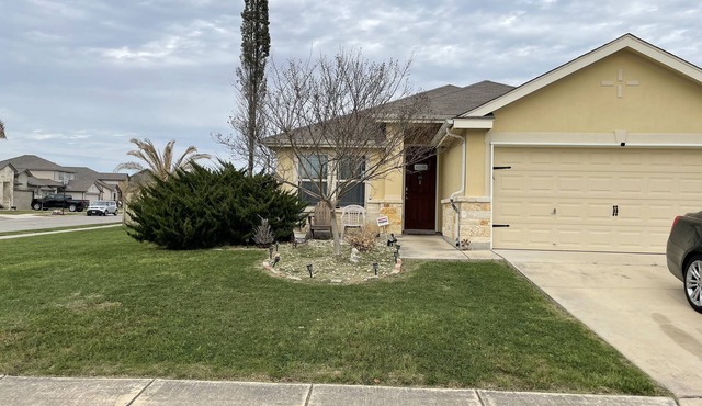 Veteran Owned, Cozy 4-bedroom house located in charming Converse, TX