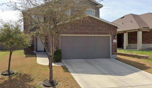 Veteran owned/operate Spacious 4-bedroom house close to Lackland and Sea World.