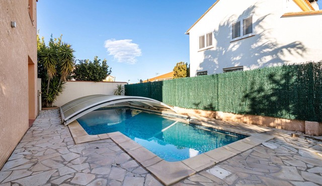 Villa 'Climatise Avec Grande Piscine' with Mountain View, Wi-Fi and Air Conditioning