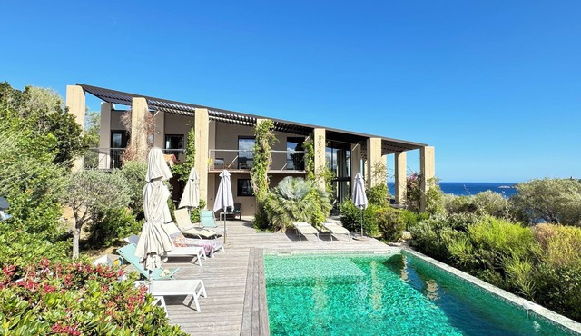 Villa Libecciu, exceptional view of the sea, beach at 150m, Porto Vecchio