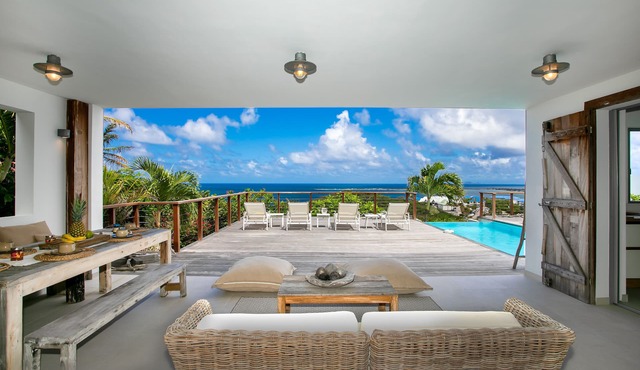 Villa with breathtaking sea views and unique authentic charm!