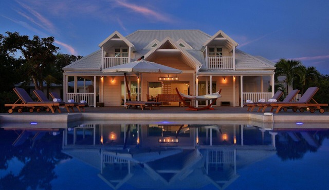 Villa 180 ° ocean view, 2 swimming pools, absolute calm, near to the beach