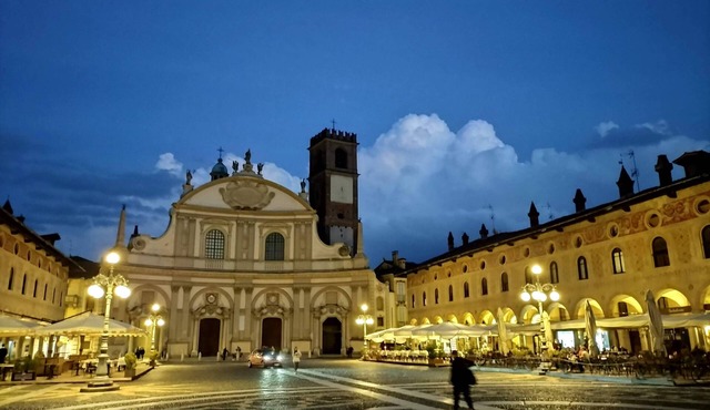 Viadanteunovigevano - 200 meters from Piazza Ducale