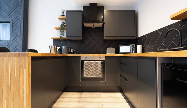 Vibe Apartment 1 - Sleeps 6 - Central Blackpool