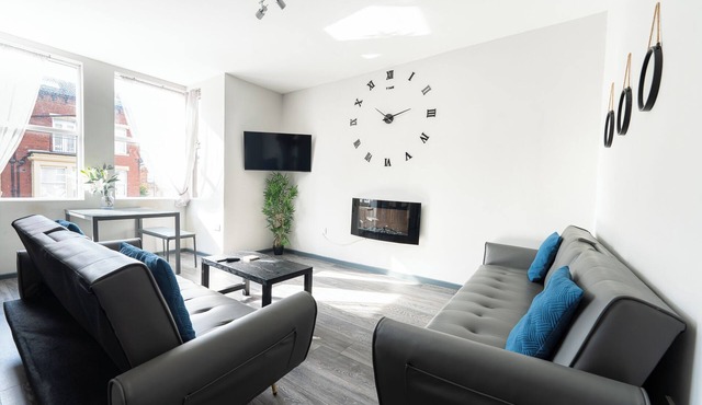 Vibe Apartment 3 - Sleeps 8 - Central Blackpool