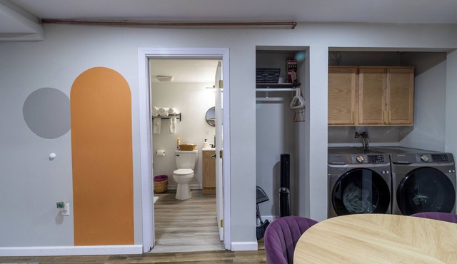 VIBES! Breakfast - Free Parking/Piano/King Bed