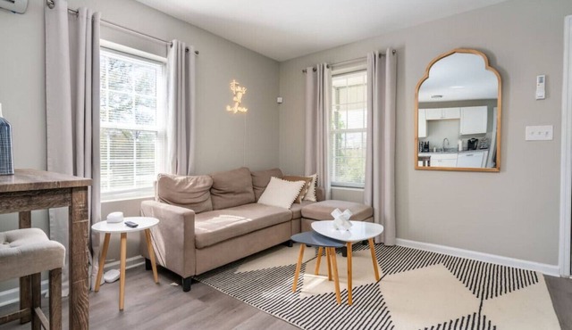 Vibrant 1 bed APT near Downtown Cola!