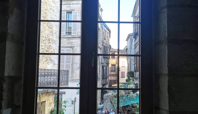 Vibrant 1-Bedroom Apartment in the Lively Historic Center of Bergerac