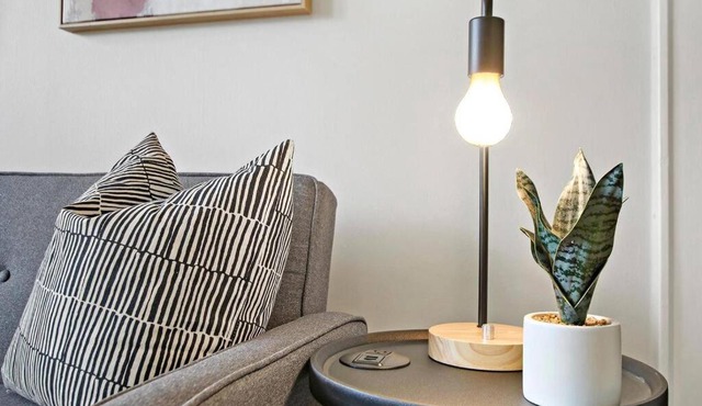 Vibrant 1BR Apartment close to Dining - Cullom B3