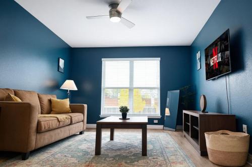 Vibrant 1BR Home near The Heights Gym BQQ Pool
