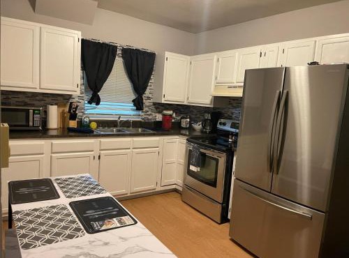 Vibrant 2 Bed Located Downtown Close to Soaring Eagle CMU