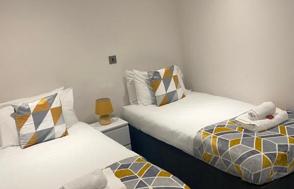 Vibrant 2 Bedroom Apartment - BHX Airport