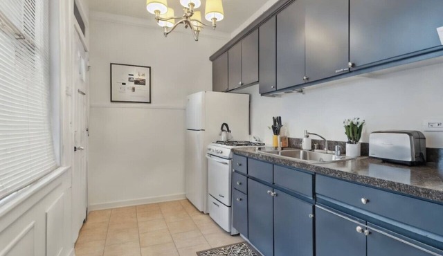Vibrant 2BR and 1BA Apartment Furnished