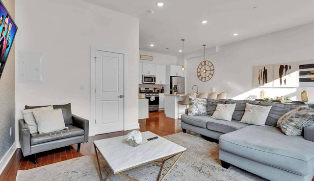 Vibrant 3BR Sleeps 8 | near Liberty Bell in Philly