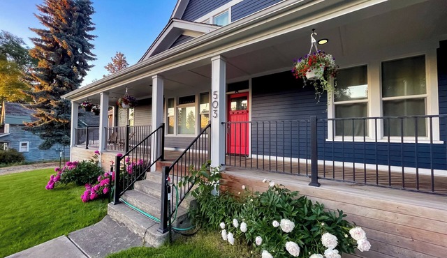 Vibrant 4-Bed Perry District Unit: Full Kitchen, Outdoor Living – Groups' Dream!