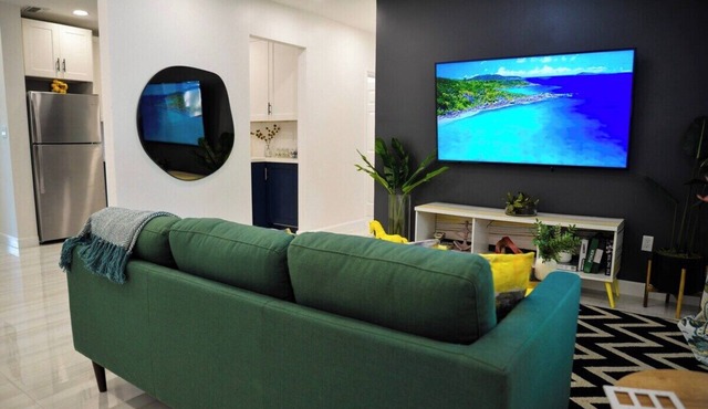 Vibrant 4bd/2ba Miami Home with WiFi, AC & POOL