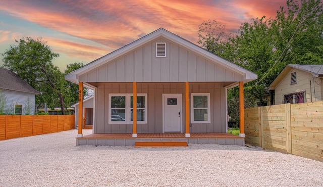 Vibrant 4BR/3BA Oasis Near Happy Downtown!