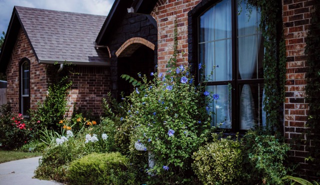 Vibrant Byrd House for the whole family to enjoy!