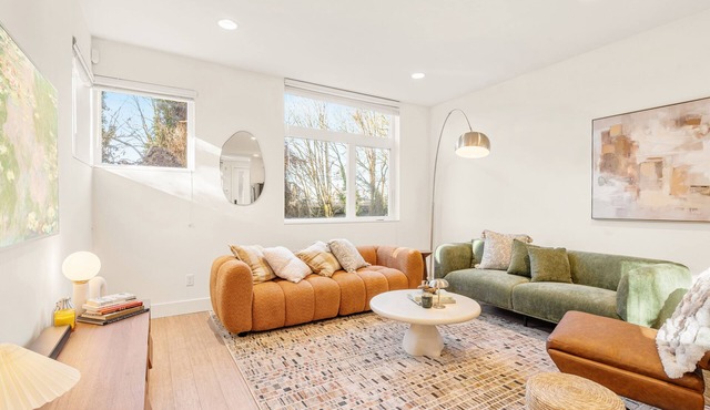 Vibrant CapHill Home w/Rooftop, GameLounge, Parking & EV