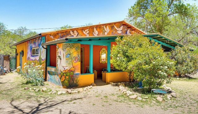 Vibrant 'Casa Paloma' w/Patio - Near Vineyards!