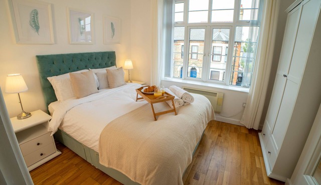 Vibrant City Centre - KING Bed, Entire Apartment