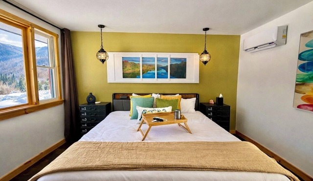 Vibrant & Cozy Getaway with Artistic Touches and Modern Comforts